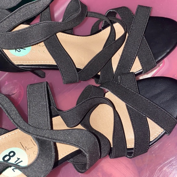 Nicole Miller black heels - Picture 4 of 4